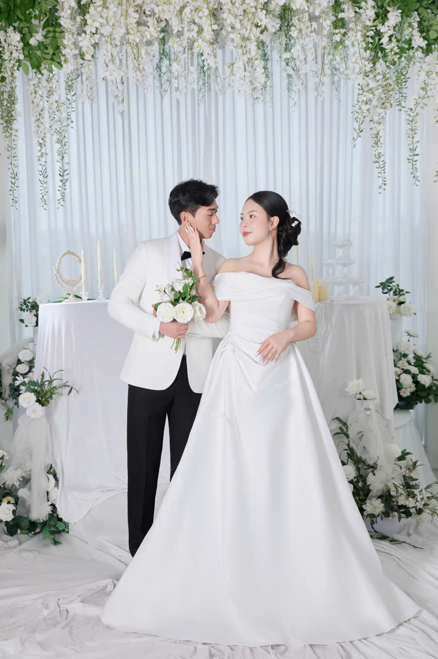 Wedding moment 1